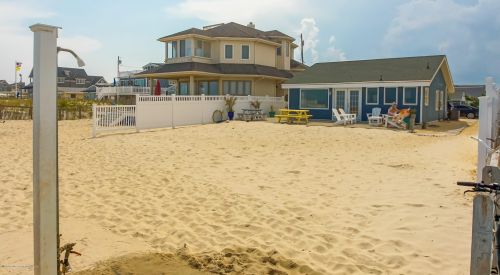 16 Las Vegas Rd, Lavallette NJ 08735-1815 exterior