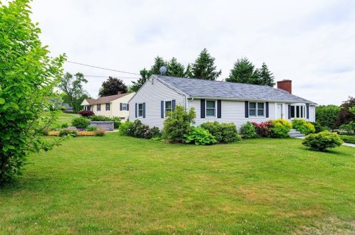 56 Green Acres Ln, Fabyan, CT 06255-1003