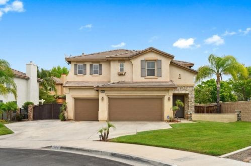 8690 Hayloft Pl, Riverside, CA 92508-7145