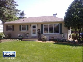 611 Belmont St, Hinckley, IL 60520-9455