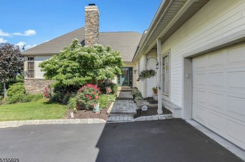 18 Troon Dr, Fredon, NJ 07860-5234
