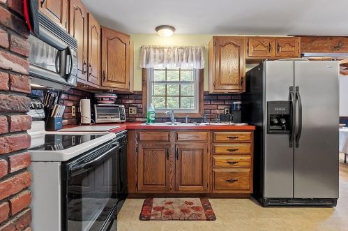 239 Rattlesnake Hill Rd, Auburn, NH 03032-3731
