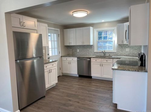31 Meech Rd, Middletown, CT 06457-2535