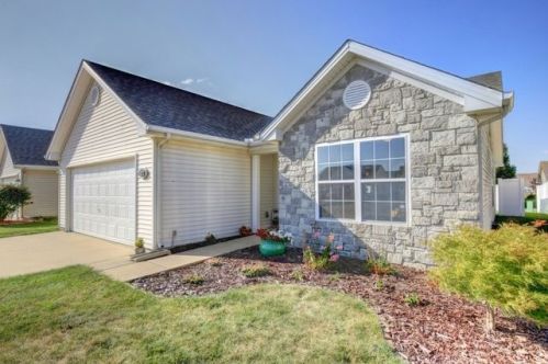 712 Newton Dr, Champaign, IL 61822-1023