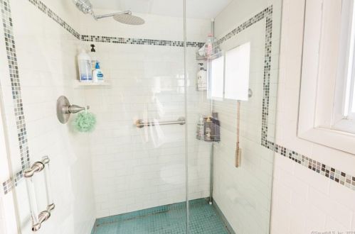 21 Great Quarter Rd, Sandy Hook CT  06482-1560 exterior