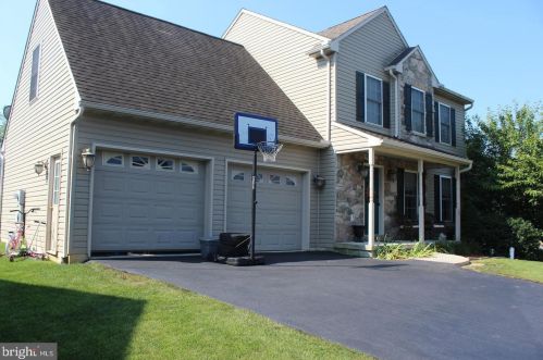1 Katie Ln, Lancaster, PA 17602-1662
