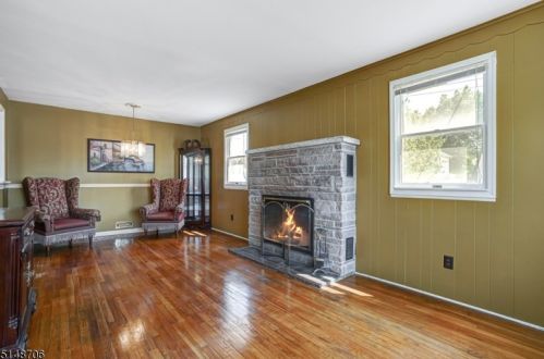 6 Koehler Dr, South Bound Brook, NJ 08880-1305