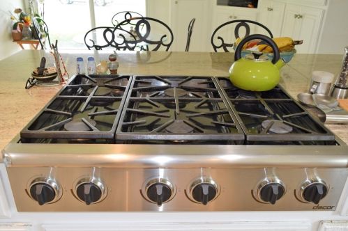 801 Apache Trl, Riverside CA  92507-6037 exterior