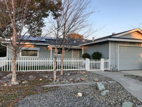 200 Mckinley Cir, Vacaville, CA 95687-3304