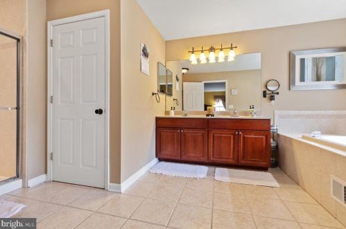 13 Colts Run Rd, Princeton NJ  08540-8593 exterior