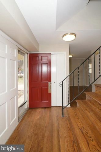 6700 Little Ann Ct, Springfield VA  22152-2629 exterior