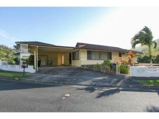 1620 Ala Aoloa Loop, Honolulu, HI 96819-1423