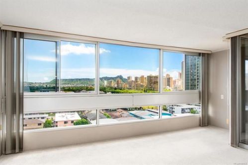 555 University Ave, Honolulu HI  96826-5003 exterior