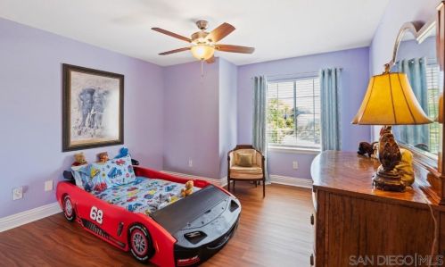 1597 Parkview Dr, Vista CA  92081-8750 exterior