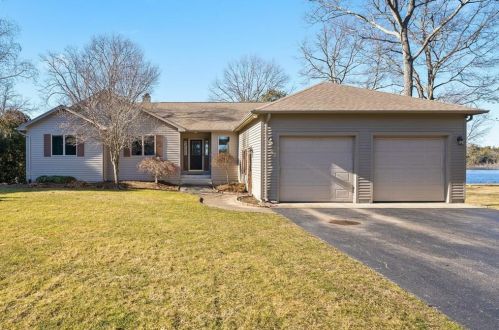 53 Sharon Dr, Coventry, RI 02816-6428
