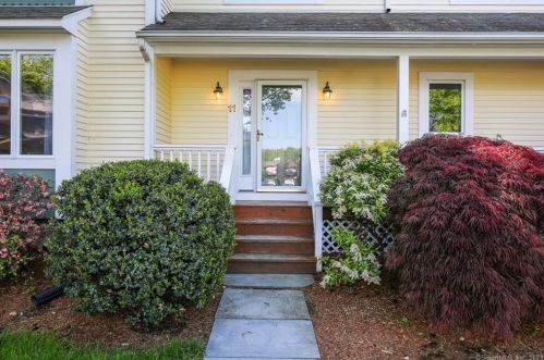 11 Cannon Brook Ln, Norwalk, CT 06851-3835