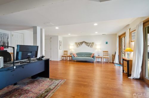 62 Springwood Ct, Princeton NJ  08540-9404 exterior