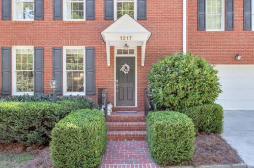 1217 Ivy Brook Ln, Atlanta, GA 30319-4706