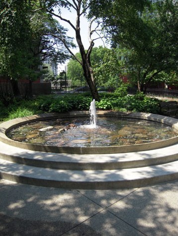 1255 Sandburg Ter, Chicago IL  60610-2258 exterior