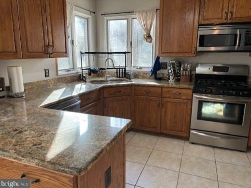3909 Leaf Lawn Ln, Woodbridge VA  22192-4901 exterior