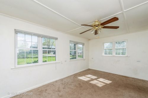 7717 Oakwood Dr, Bull Valley, IL 60097-9378