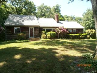 54 Dogwood Dr, Huntington, CT 06484-2033