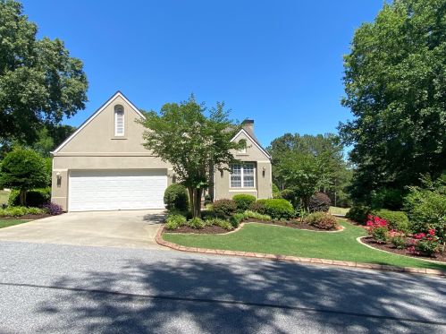122 Village Rd, Greenwood, SC 29649-7914
