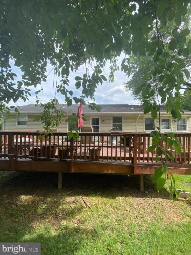 3228 Nottage Ln, Falls Church, VA 22042-3843