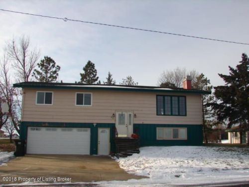 421 3rd Ave, Richardton, ND 58652-7013