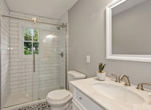 54 Howard Ave, Edison NJ  08837-3432 exterior