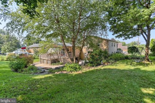 960 Maple Ln, Hanover, PA 17331-9251