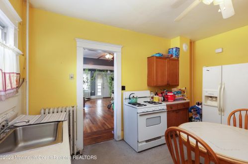 11 Rdg Ave, Tinton Falls NJ 07712-6746 exterior