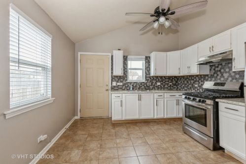 1628 12th St, Waukegan, IL 60085-7703