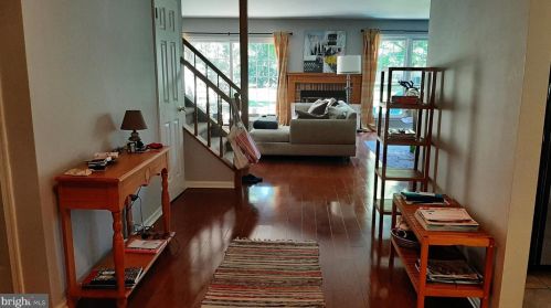 7 Towpath Ct, Princeton NJ  08540-7051 exterior