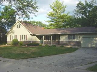 401 Joanne Ln, Dekalb, IL 60115-1858