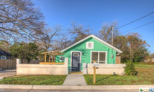 740 River St, Seguin TX  78155-6545 exterior
