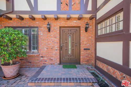 364 18th St, Santa Monica, CA 90402-2406