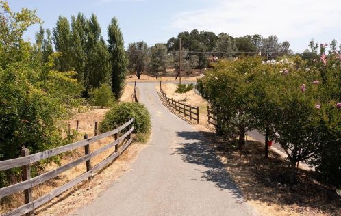 6742 Garner Pl, Valley Springs, CA 95252-9425