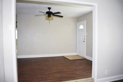 6209 Vel Dr, Fort Worth TX  76112-8033 exterior