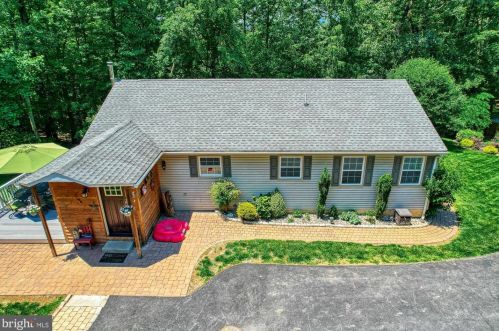 5150 Belle Ln, York, PA 17406-9339