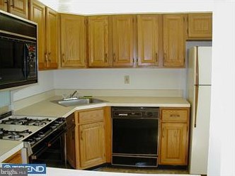 9 Poillon Ct, Trenton NJ  08648-2656 exterior