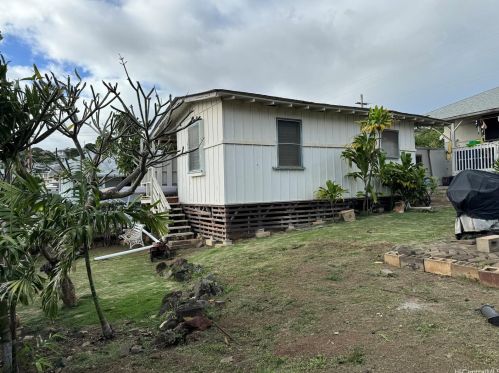 3877 Claudine St, Honolulu HI  96816-4333 exterior