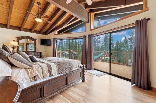 11030 Ski Slope Way, Truckee CA  96161-6603 exterior