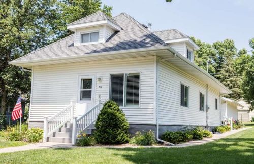 514 4th St, Greene, IA 50636-9771