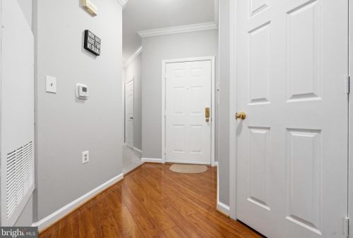 2201 Westcourt Ln, Herndon, VA 20170-6021