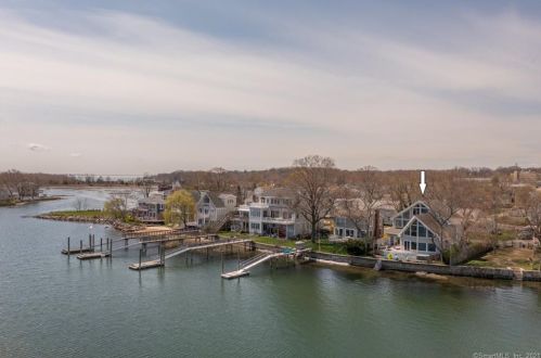 13 Seabreeze Pl, Norwalk CT  06854-4711 exterior