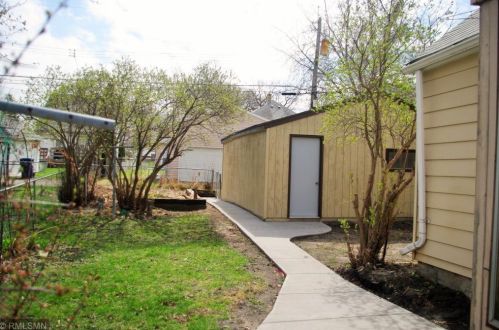 914 Armstrong Ave, Saint Paul MN 55102-3804 exterior