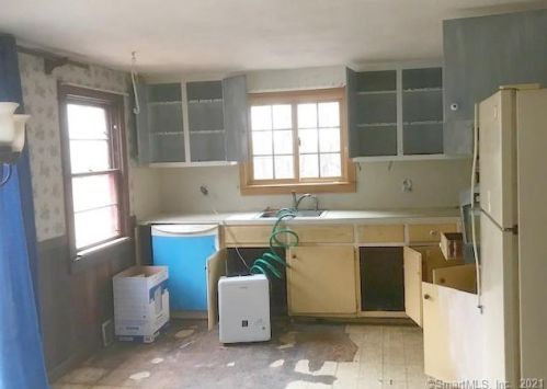 108 White Ave, Waterbury, CT 06762-2731