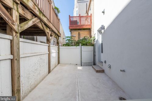 106 Ellsworth St, Philadelphia PA  19147-5408 exterior