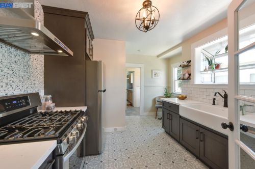 285 Stoakes Ave, San Leandro CA 94577-1735 exterior